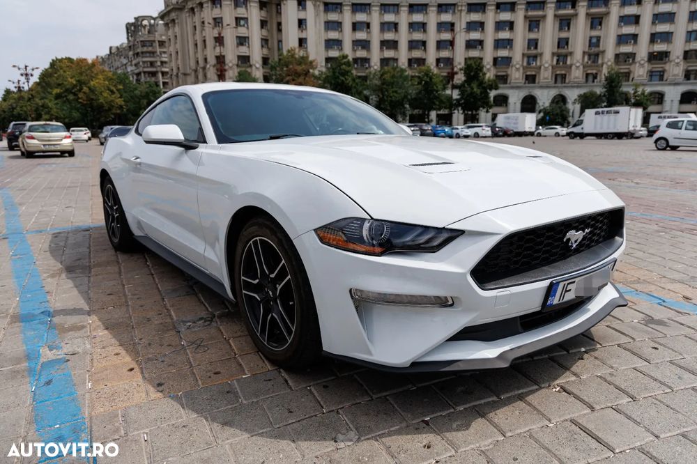 Ford Mustang - 8
