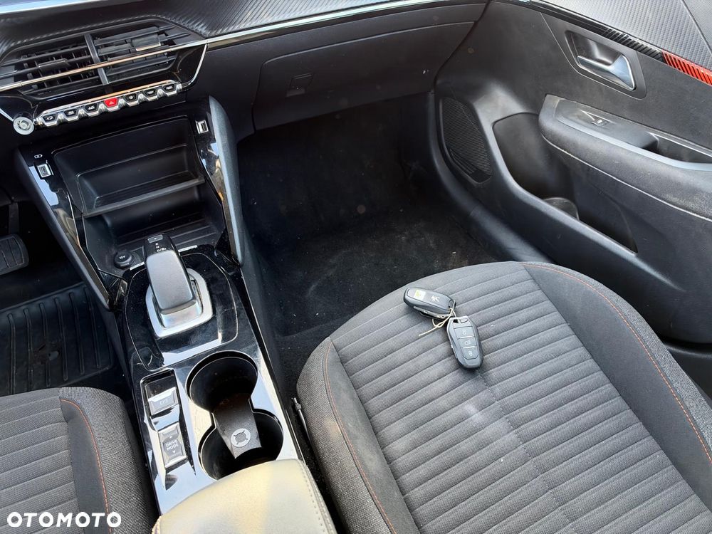 Peugeot 208 - 13