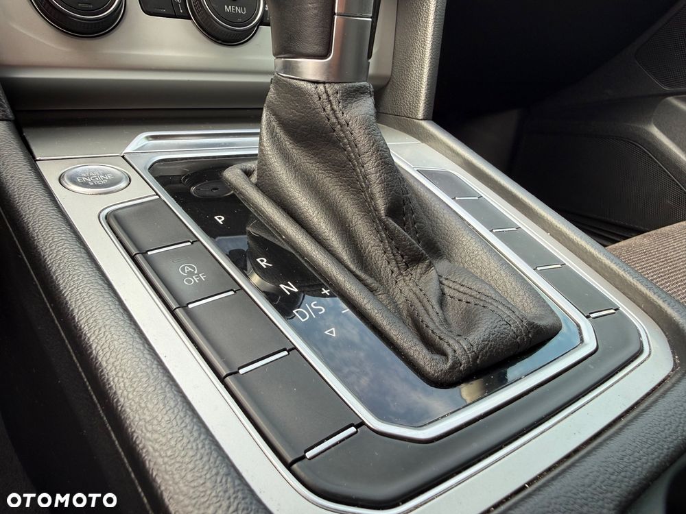 Volkswagen Passat Variant 1.6 TDI SCR DSG Comfortline - 16