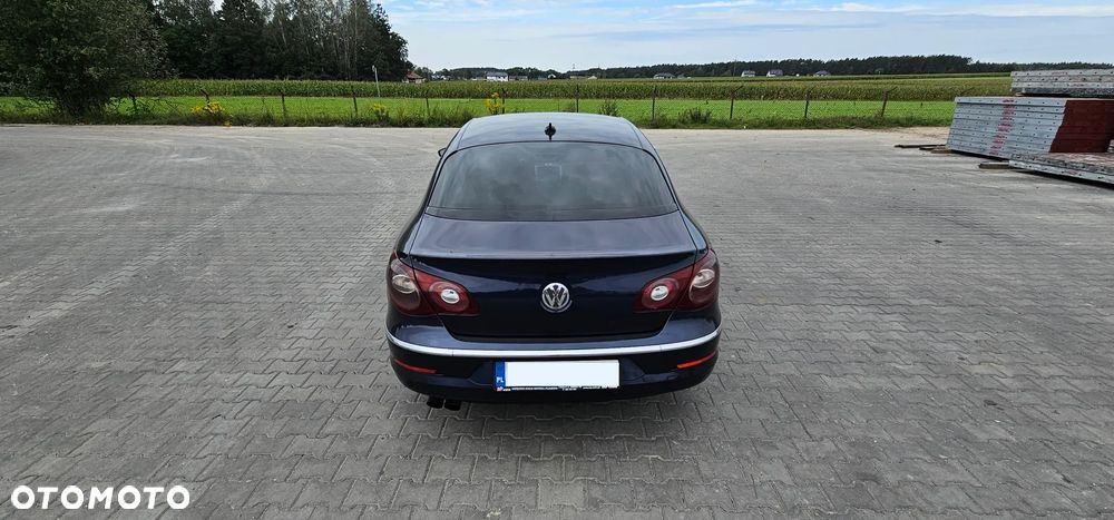 Volkswagen Passat - 4