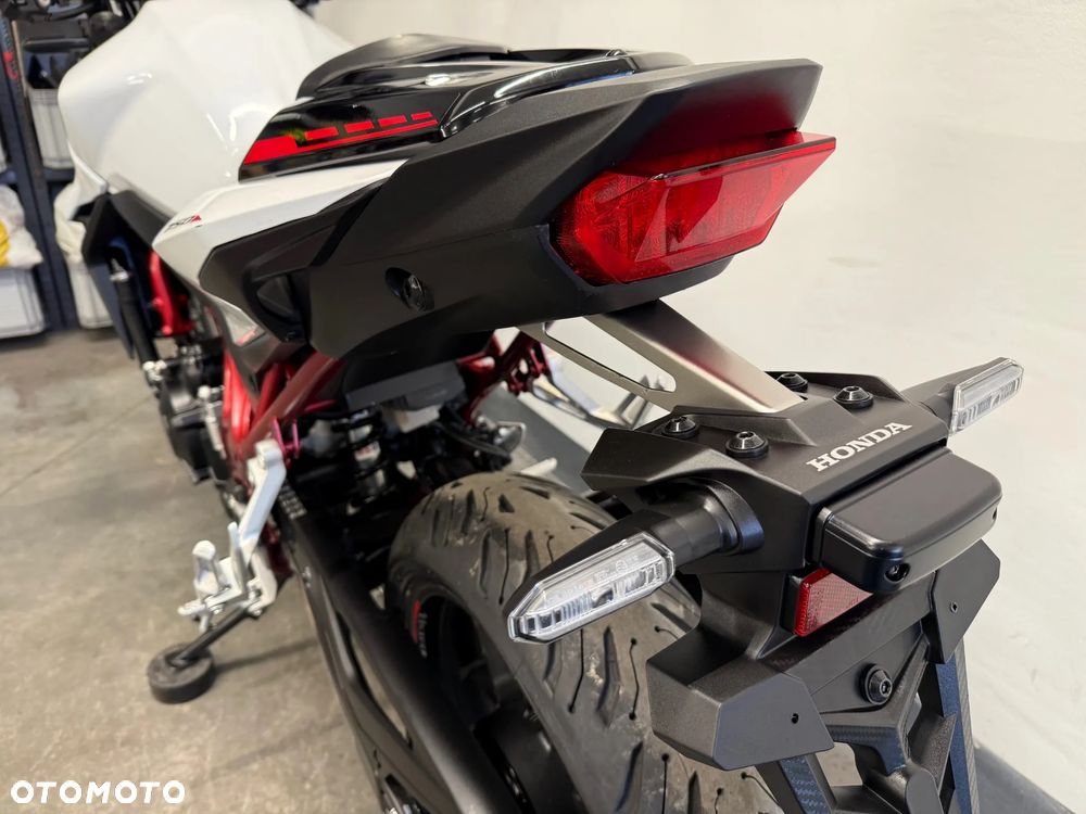 Honda Hornet - 27