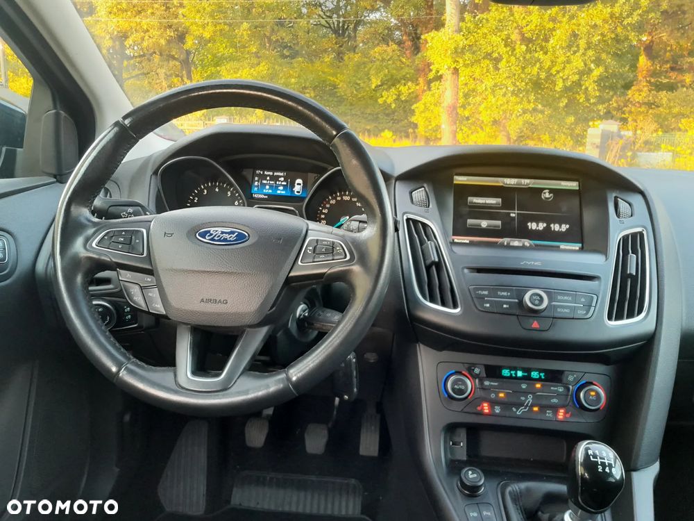 Ford Focus 1.0 EcoBoost Titanium - 11