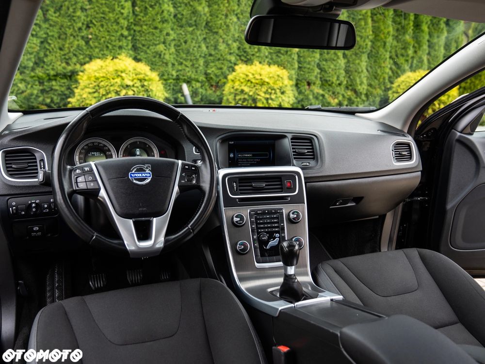 Volvo V60 D4 Momentum - 27