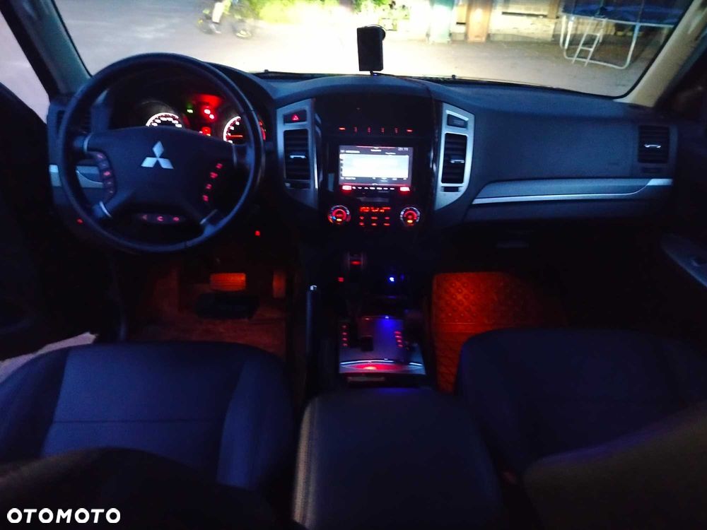 Mitsubishi Pajero - 7