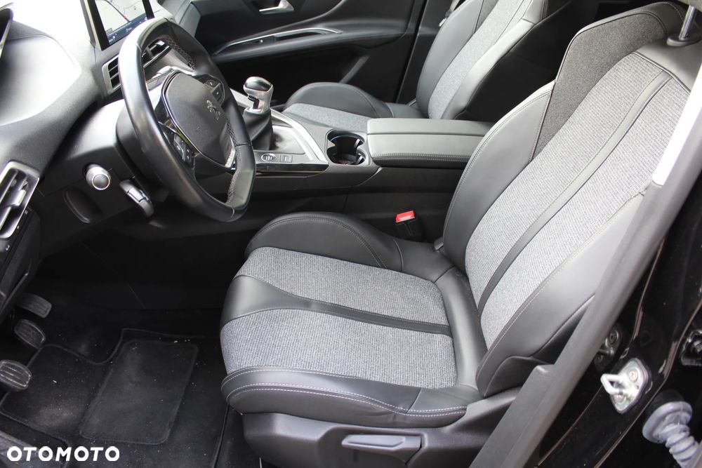 Peugeot 3008 1.2 PureTech Allure S&S - 18