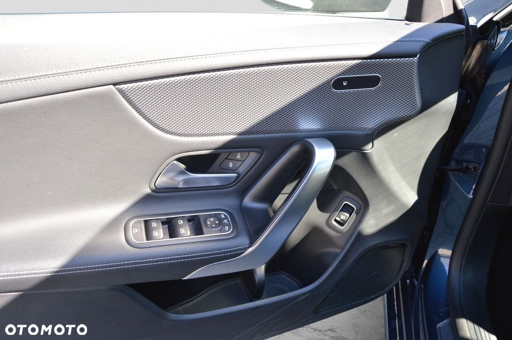 Mercedes-Benz CLA 180 Progressive 7G-DCT - 14