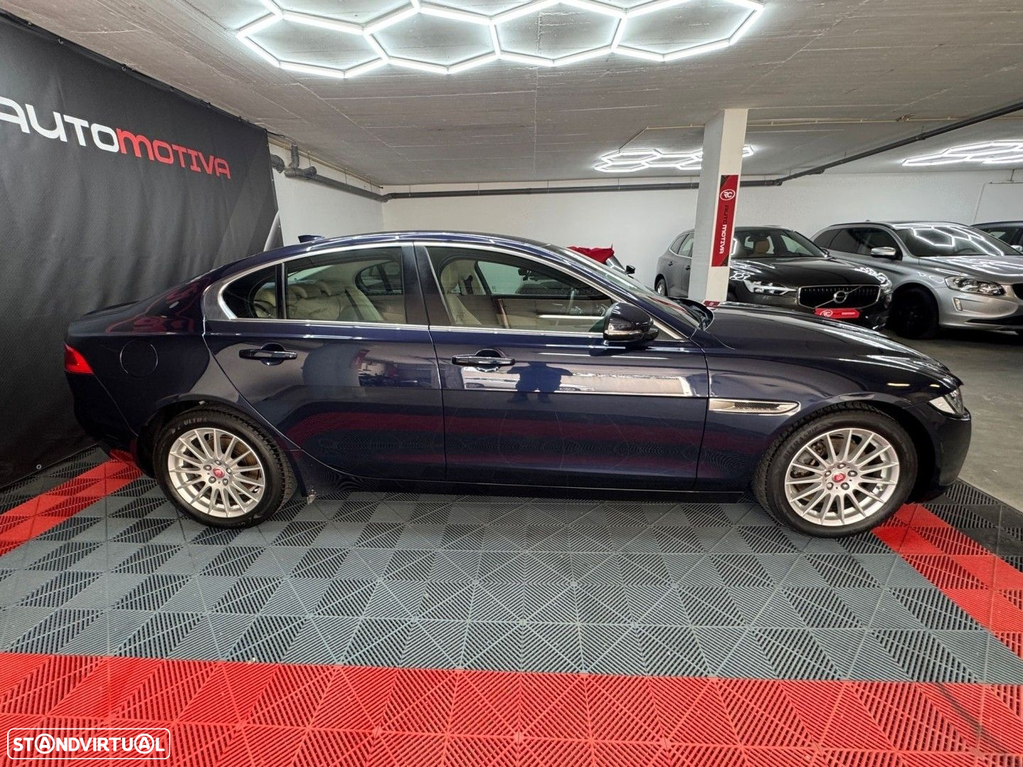 Jaguar XE 2.0 D Prestige - 4