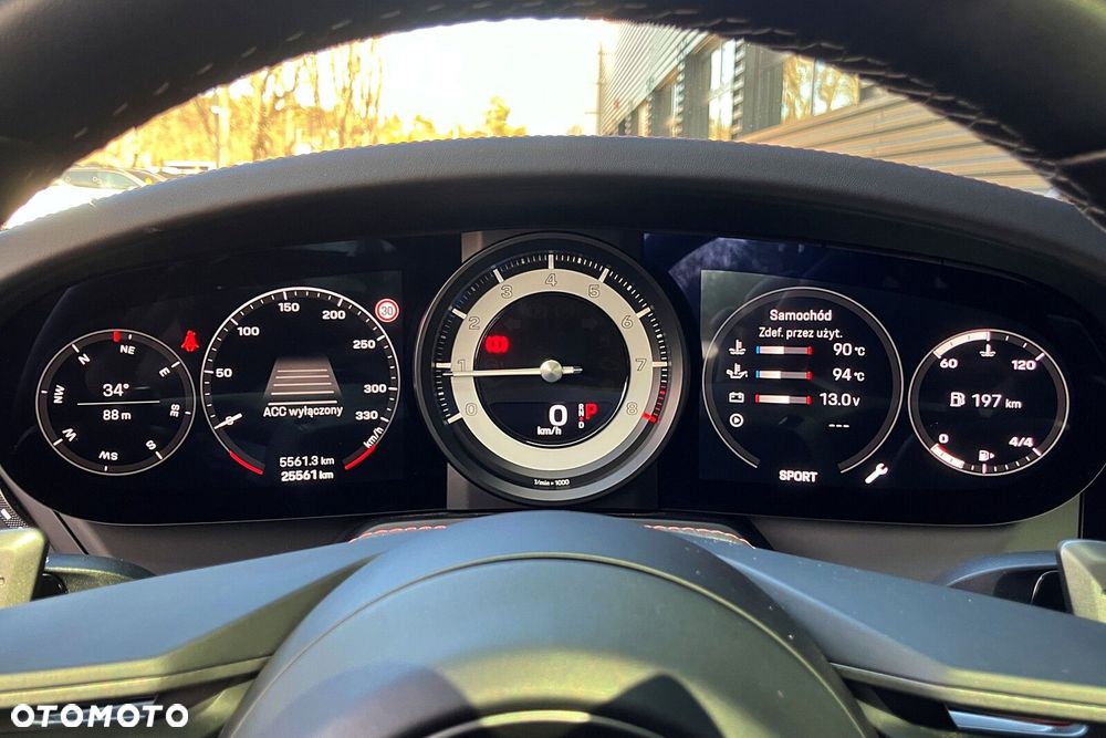 Porsche 911 Carrera - 27