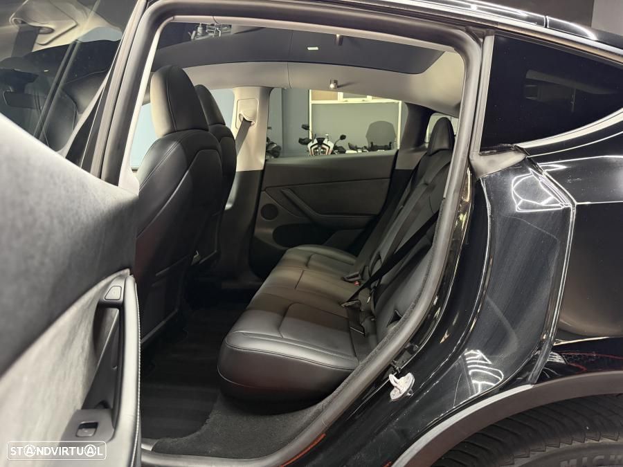 Tesla Model Y Long Range Dual Motor AWD - 8