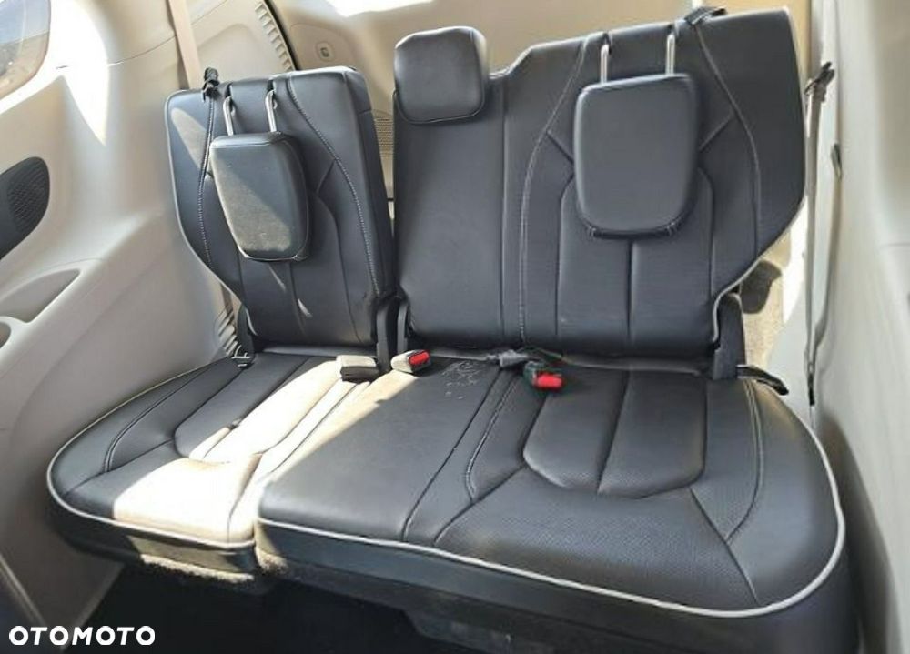 Chrysler Pacifica - 12