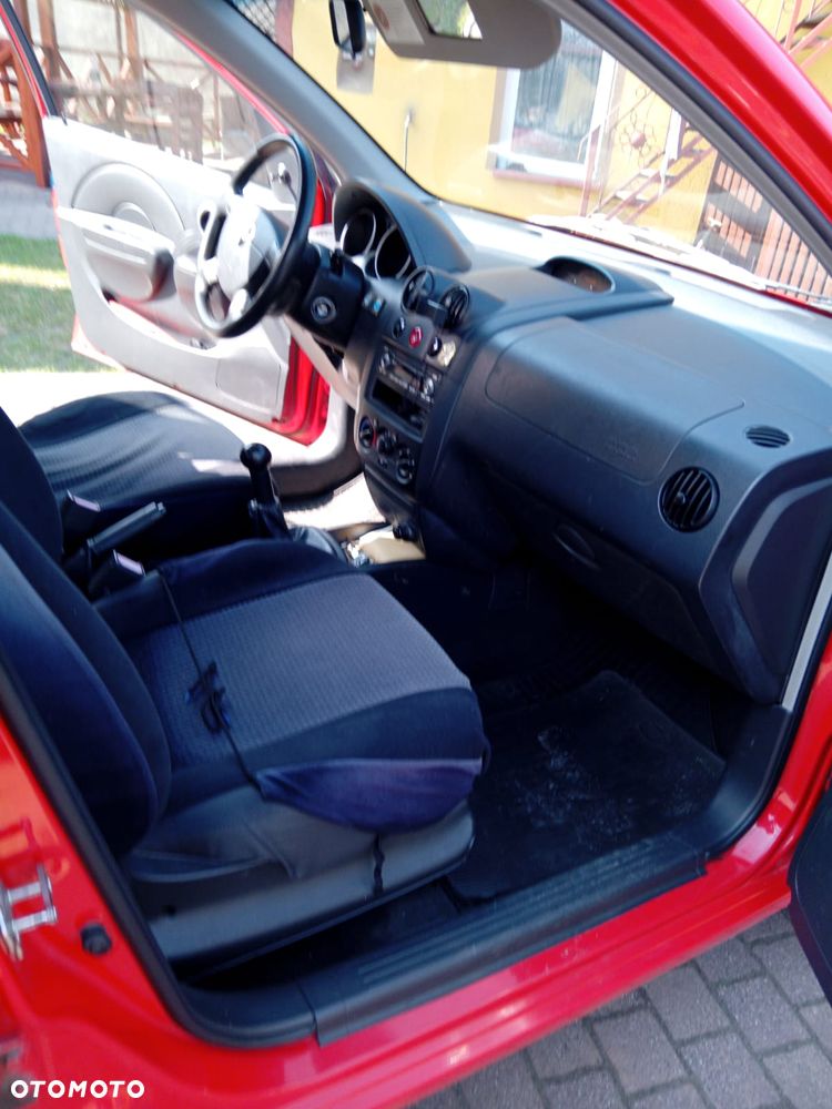 Chevrolet Aveo - 12