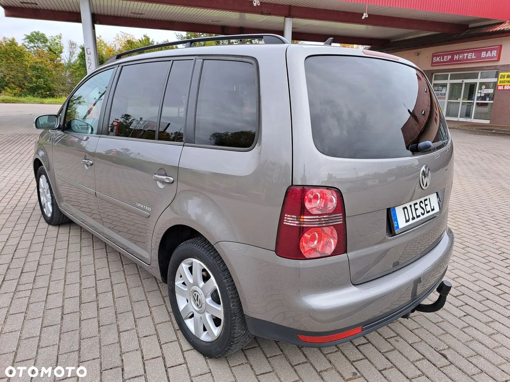 Volkswagen Touran - 9