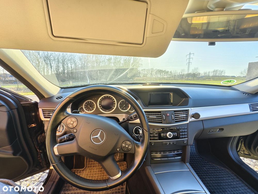 Mercedes-Benz Klasa E 220 CDI DPF BlueEFFICIENCY 7G-TRONIC Elegance - 14