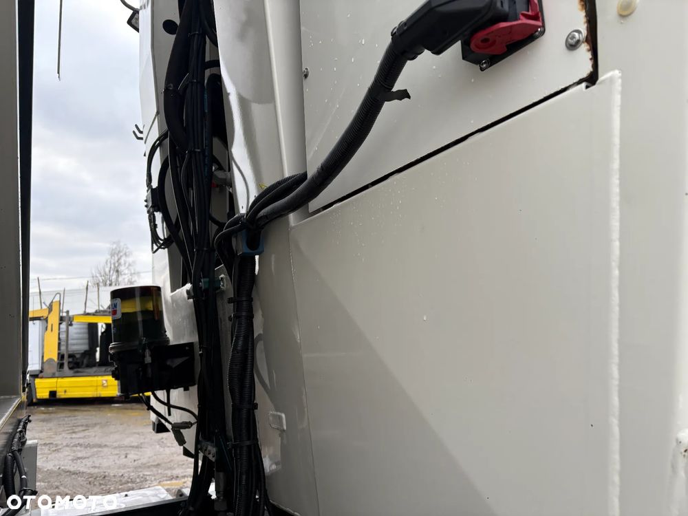 Volvo FM 330 EEV 6x2 / śmieciarka / 3 komory - 19