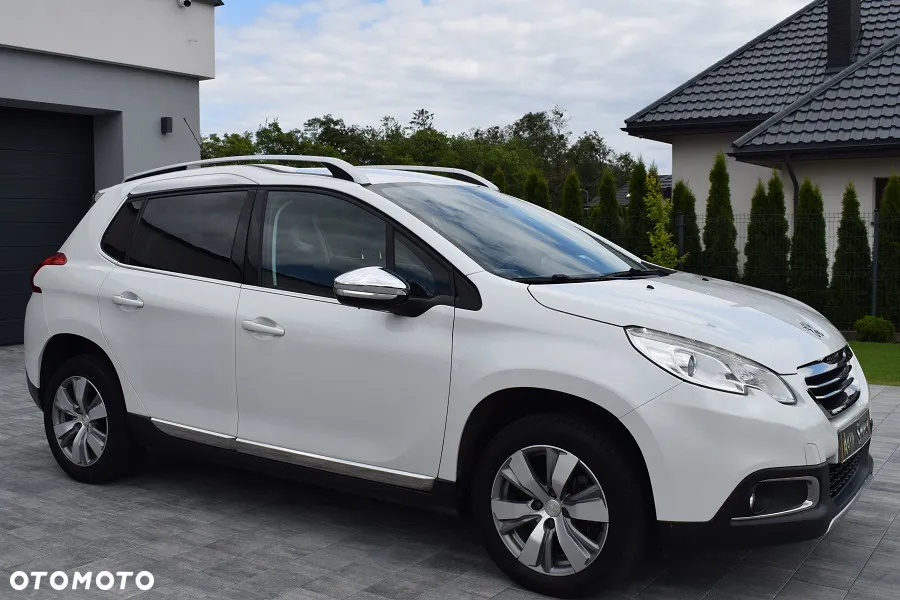 Peugeot 2008 1.2 Pure Tech Allure S&S - 28