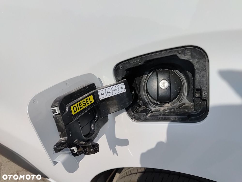 Opel Vivaro Vivaro Furgon XL Diesel 2.2 150 KM Manual - 10