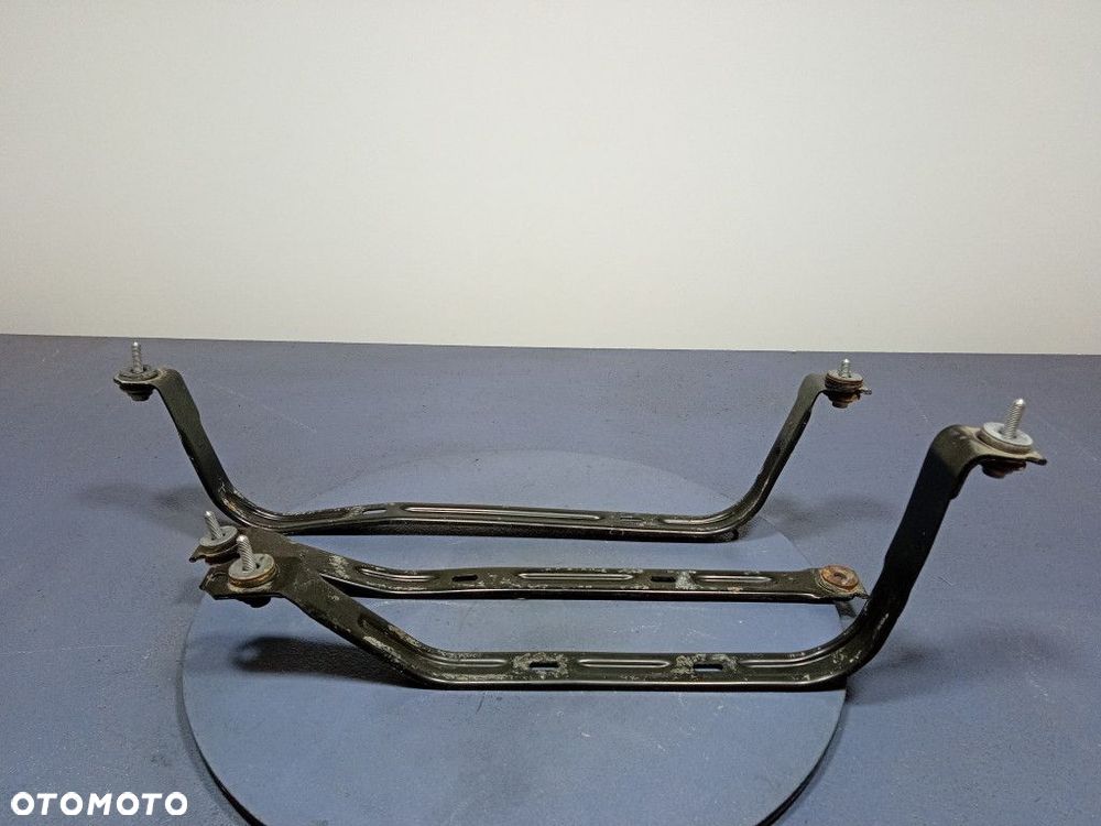AUDI A7 C8 3.0 TDI MOCOWANIA OBEJMY ZBIORNIKA PALIWA KOMPLET 4K0201654 - 1