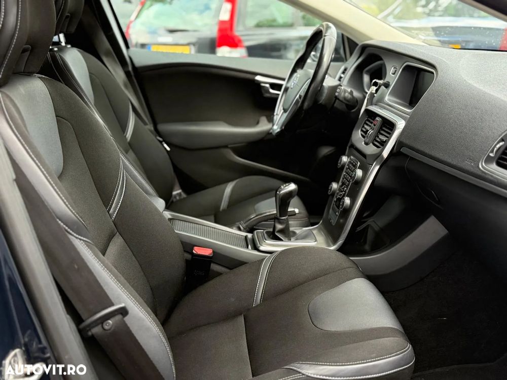 Volvo V40 D4 Momentum - 8