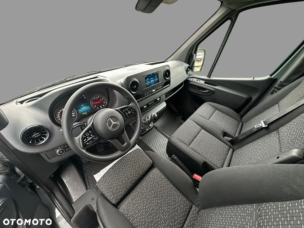 Mercedes-Benz Sprinter - 9