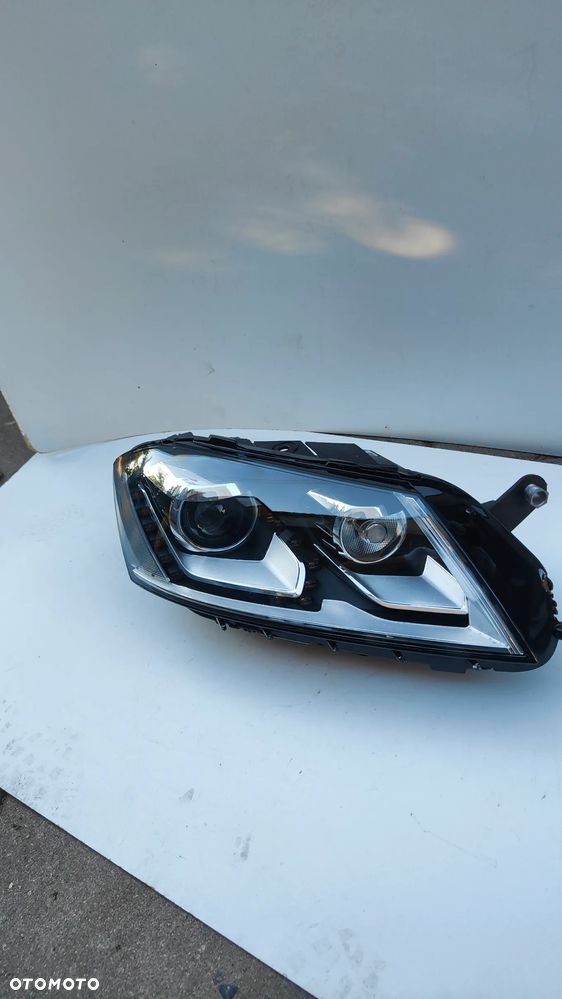 Lampa Prawa Bi Xenon skrętny VW passat B7 R19 Europa - 2