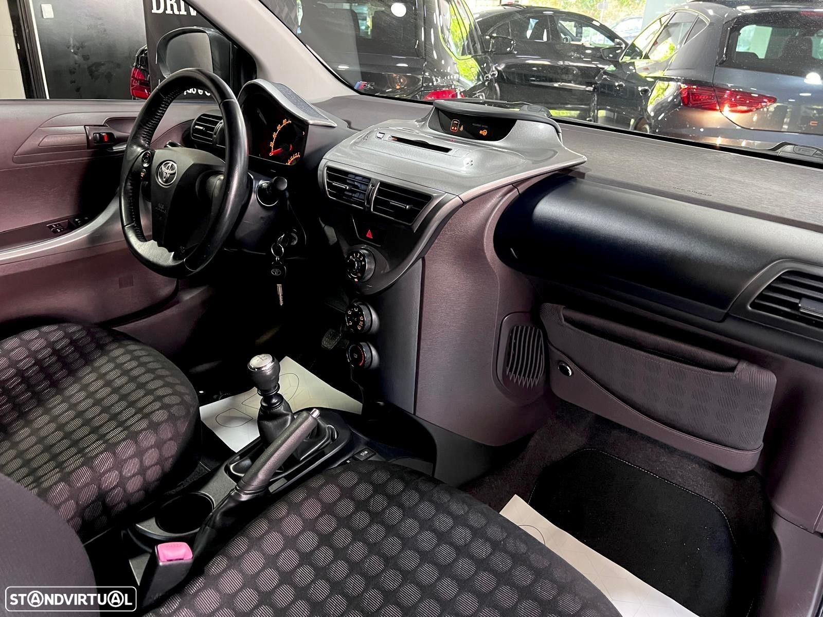 Toyota iQ 1.0 VVT-i 2 - 23