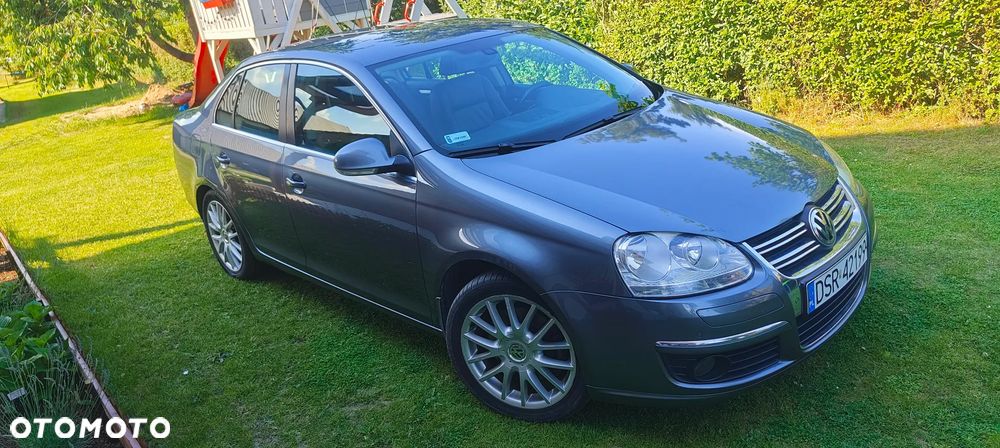Volkswagen Jetta 2.0 TDI DPF Sportline - 1