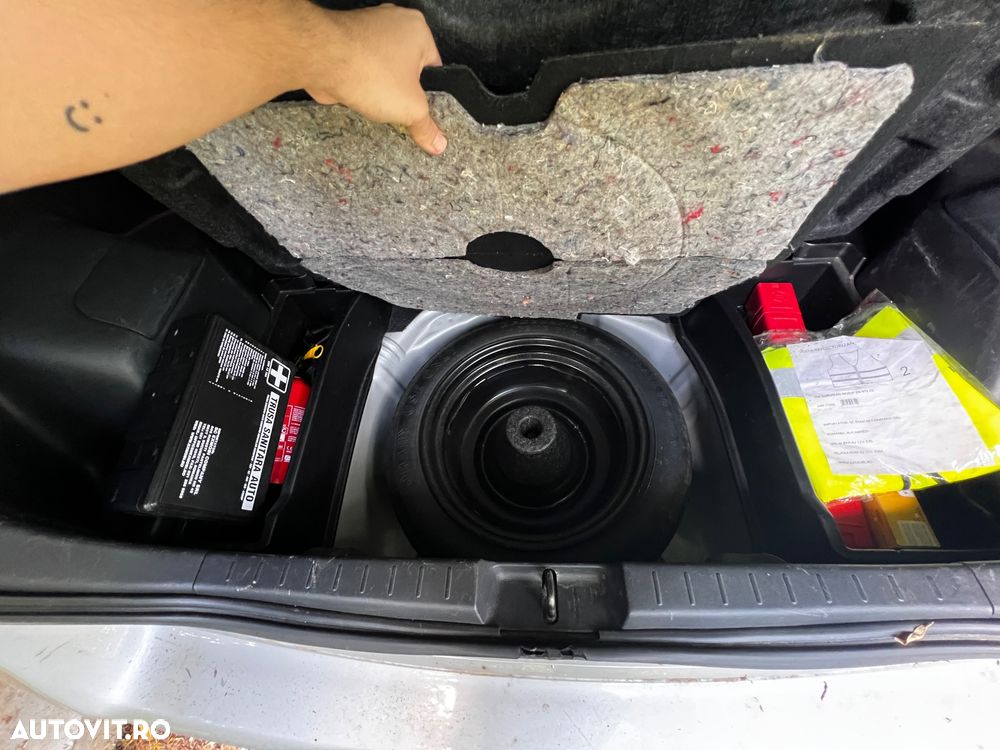 Toyota Yaris 1.0 Terra - 13