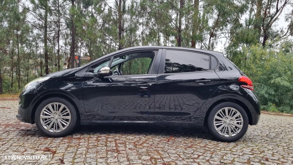 Peugeot 208 1.2 PureTech Signature - 18