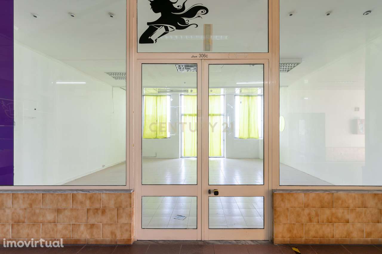 Loja no Centro Comercial da Amora - Grande imagem: 3/11