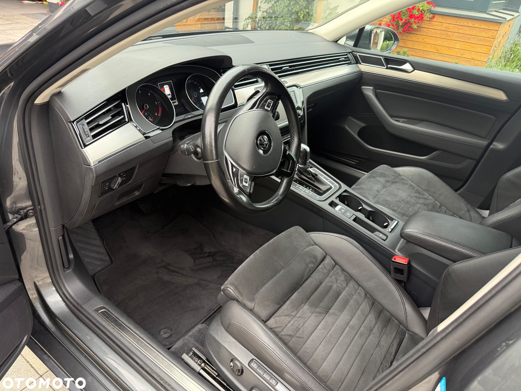 Volkswagen Passat Variant 2.0 TDI SCR 4Motion DSG Highline - 10