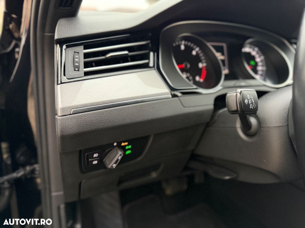 Volkswagen Passat Variant 2.0 TDI SCR DSG Business - 13