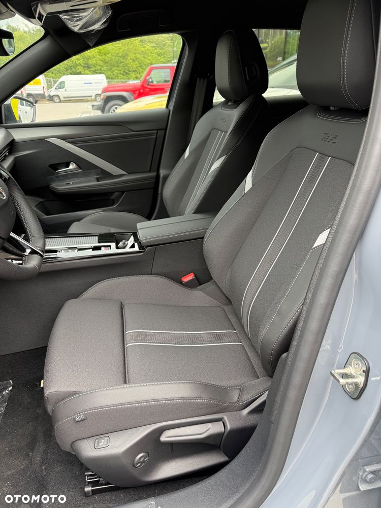 Opel Astra 1.2 T mHEV GS S&S eDTC - 11