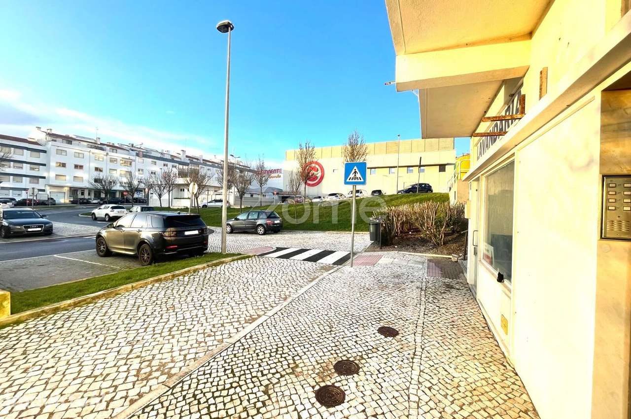 Loja com 52 m² em Localização Premium – Parede, Cascais - Grande imagem: 4/18
