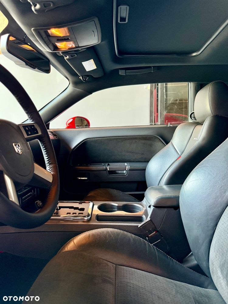 Dodge Challenger 6.1 SRT8 - 31