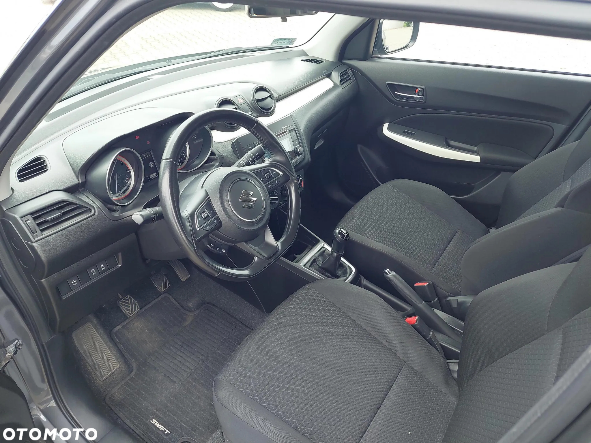 Suzuki Swift 1.2 Premium - 9