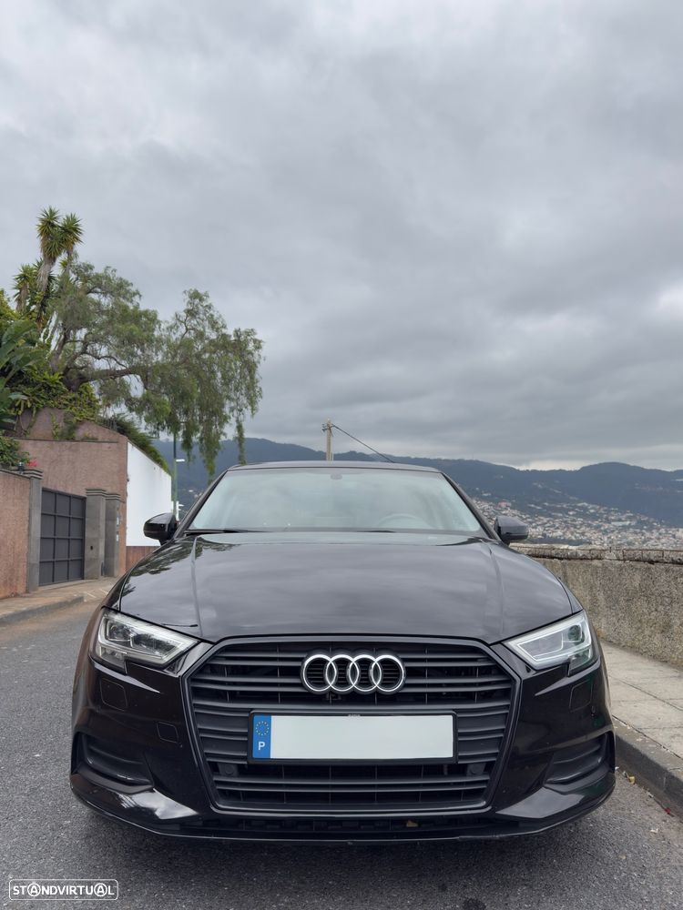 Audi A3 Limousine 1.6 TDI S tronic design - 1