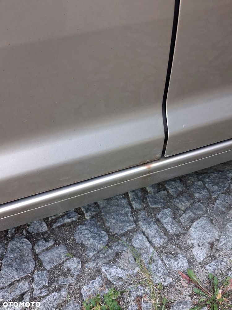 Volkswagen Touran 2.0 TDI DPF Life - 13