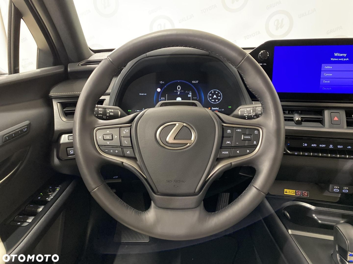 Lexus UX - 12