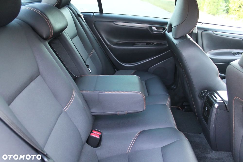 Volvo S60 2.4 Comfort - 27