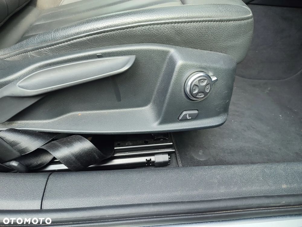 Audi A4 Avant 2.0 TDI DPF clean diesel multitronic Attraction - 9