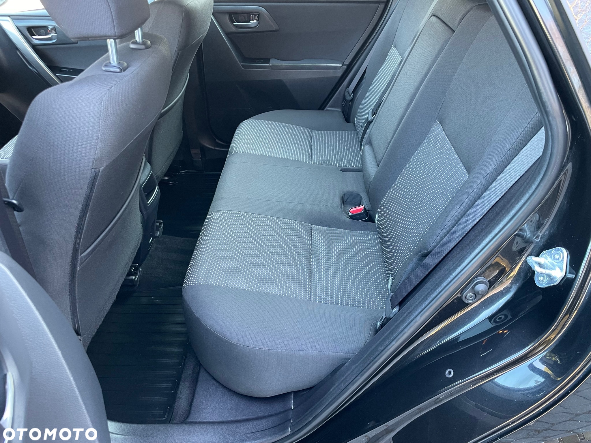 Toyota Auris 1.6 Premium - 32
