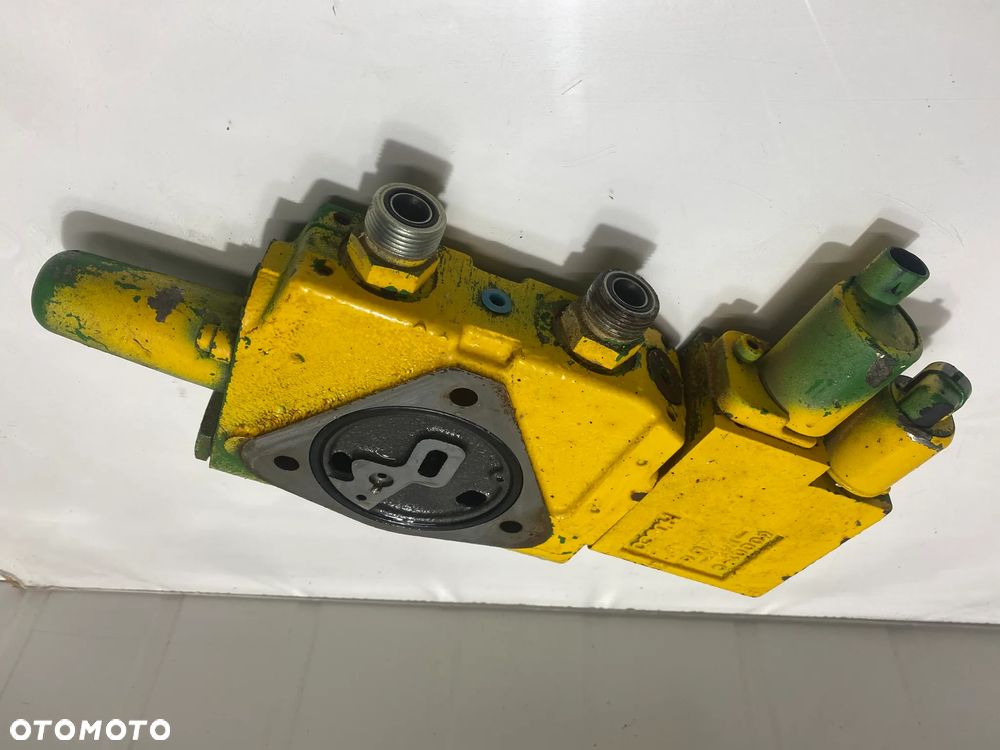 ZAWÓR/SEKCJA HYDRAULCZNA  RE216049, RE239129, RE267758 -   JOHN DEERE 7930 - 1