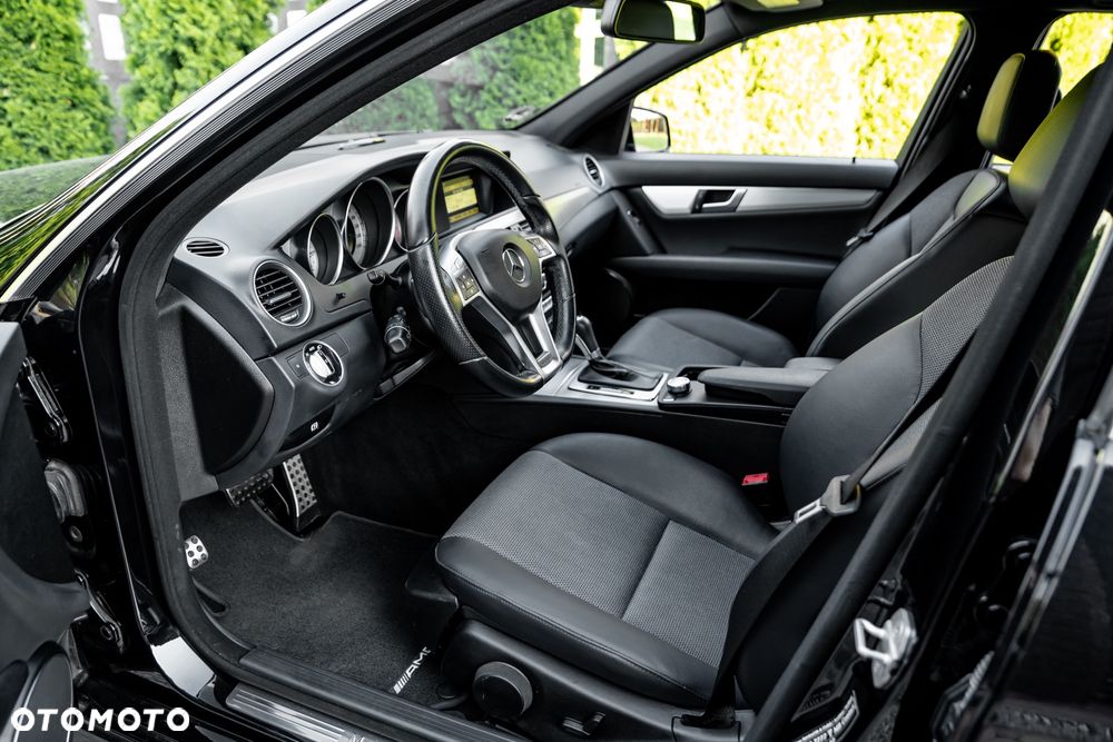 Mercedes-Benz Klasa C 180 BlueEFFICIENCY 7G-TRONIC Avantgarde - 17