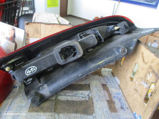 Farol Tras 8200027152 RENAULT ESPACE 2004 DRT RENAULT ESPACE 4 2005 1.9 DCI 115CV 5P CINZA ESCURO DRT RENAULT ESPACE 4 2005 3.0DCI 180CV 5P CINZA - 3