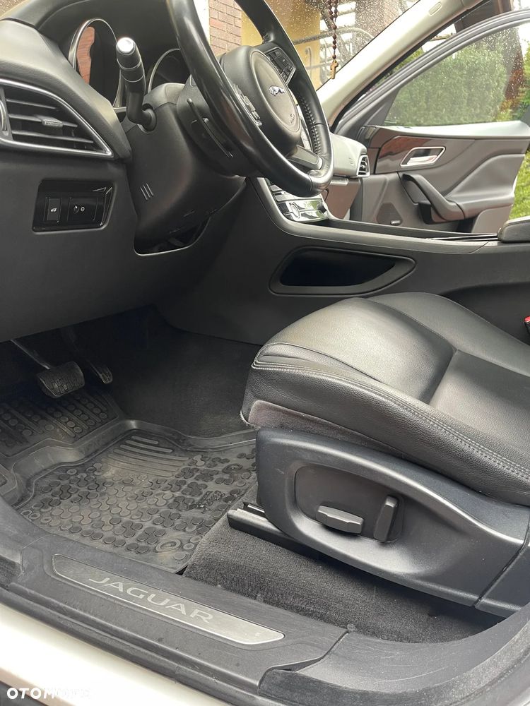 Jaguar F-Pace 30t AWD Portfolio - 11
