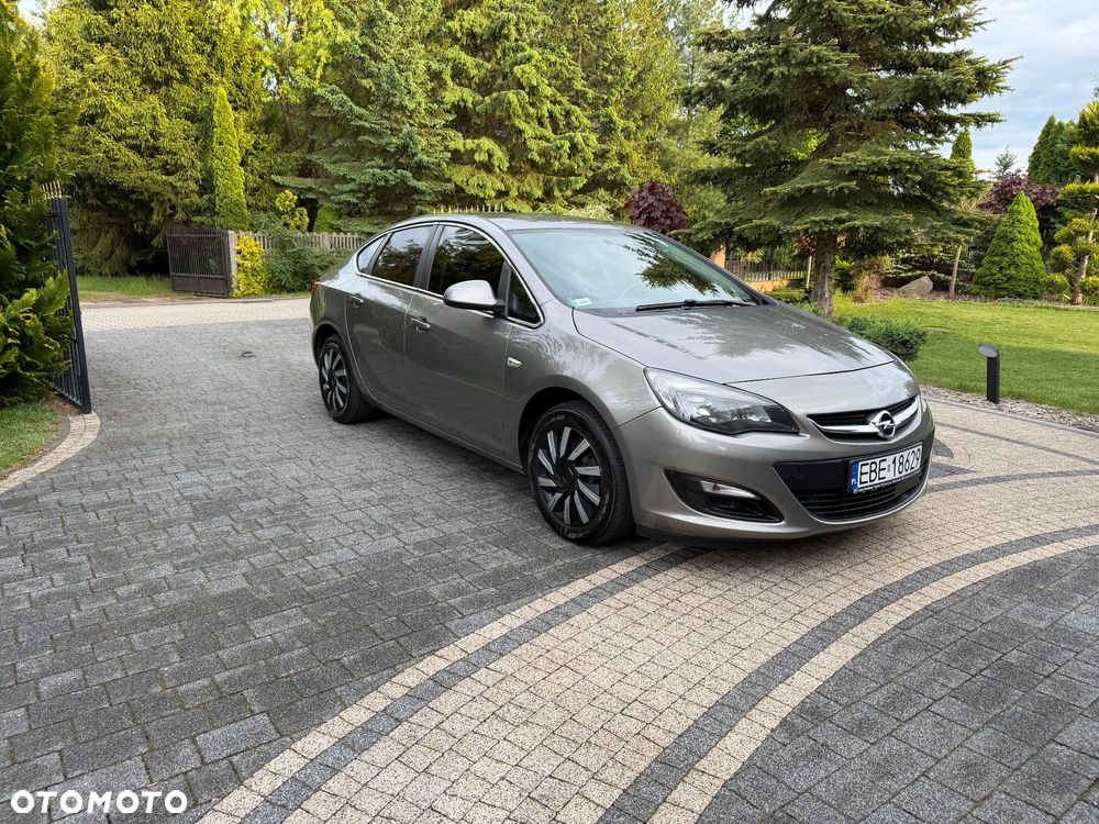 Opel Astra 1.4 Turbo - 1