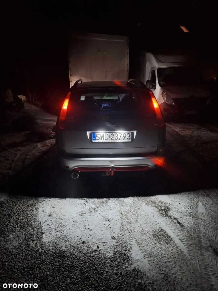 Ford Focus 2.0 16V Trend - 8