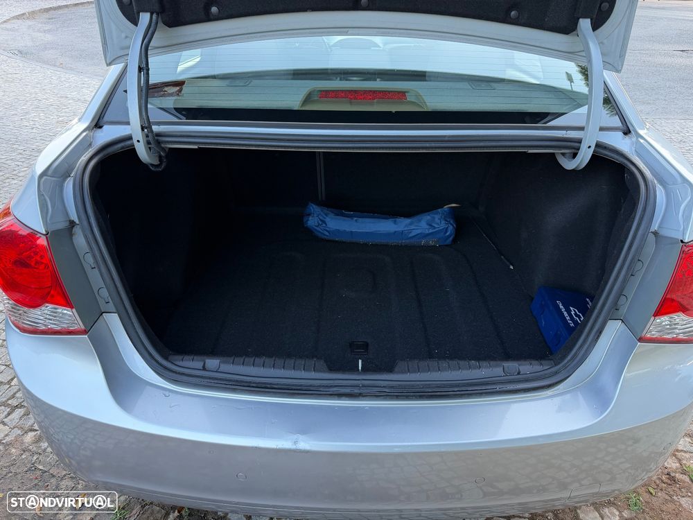 Chevrolet Cruze 1.6 LS - 30
