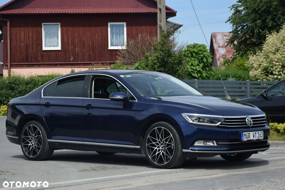 Volkswagen Passat - 1