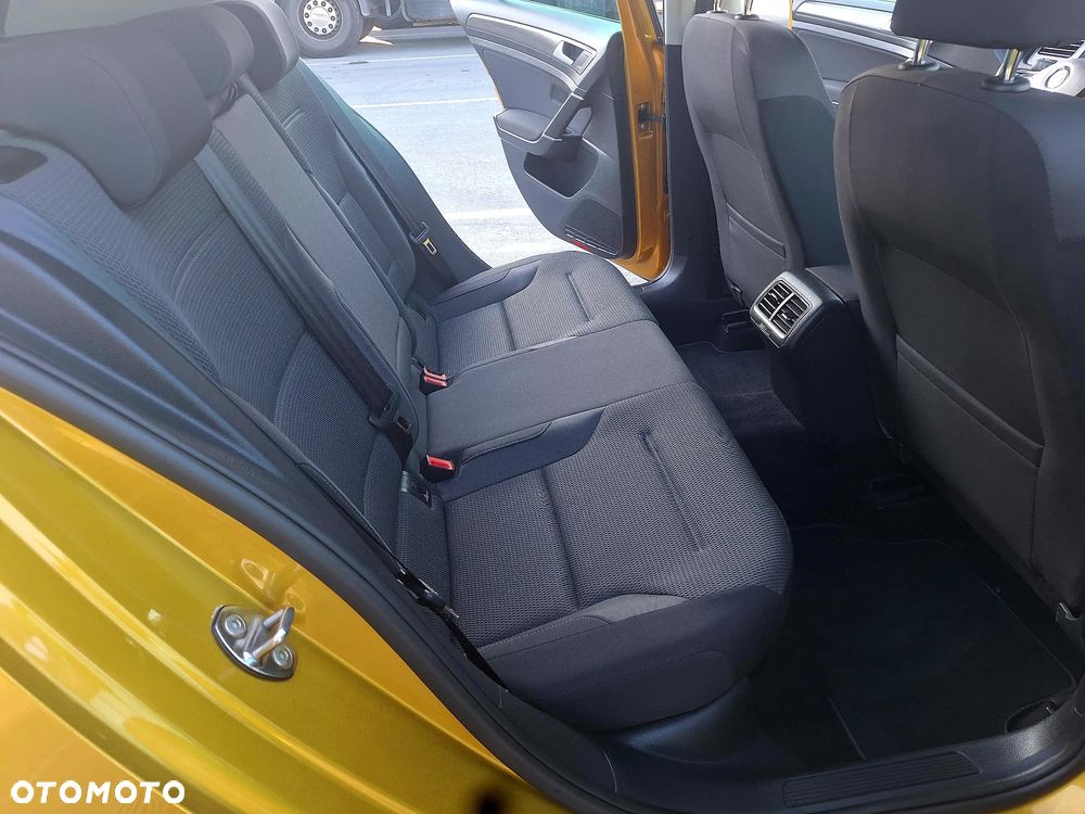 Volkswagen Golf - 21
